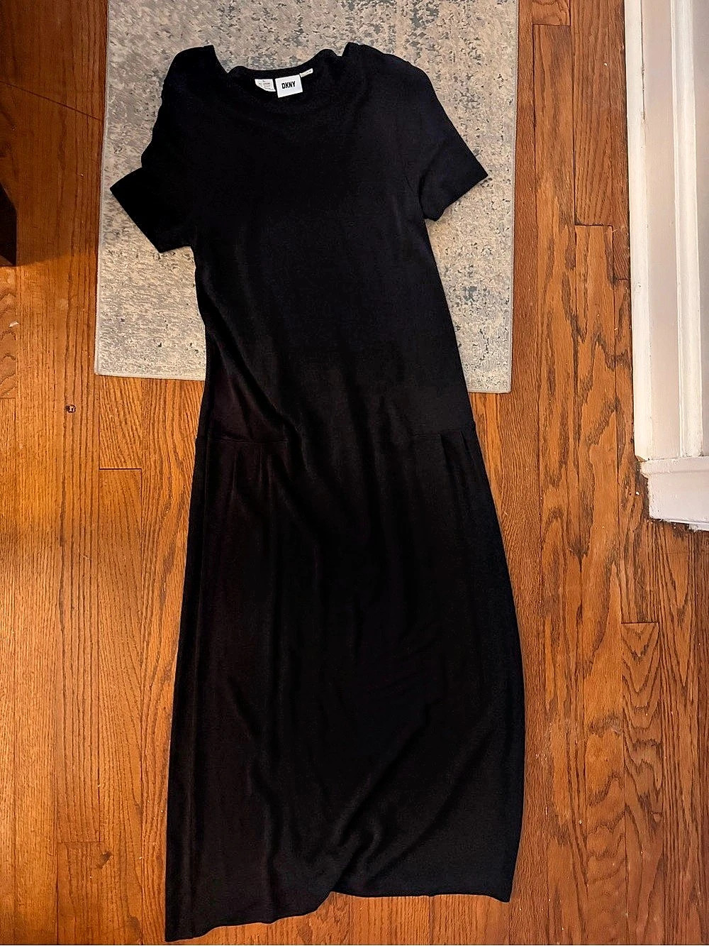 DKNY Maxi Dress in Black Size Medium Like New